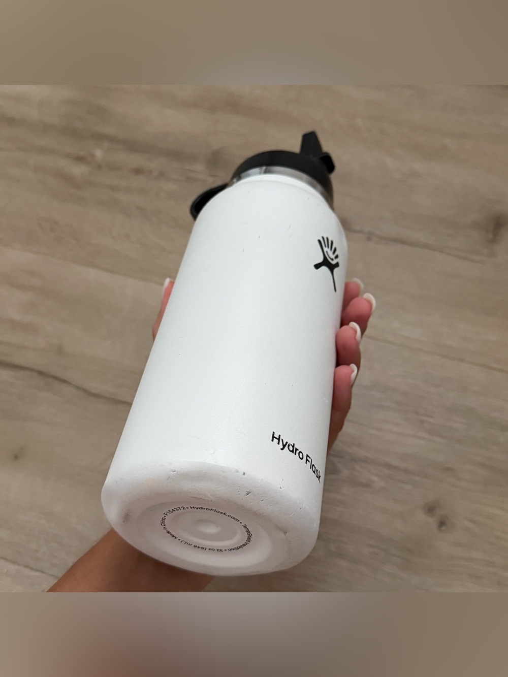 Hydro flask White Waterbottle - Picture 5 of 12